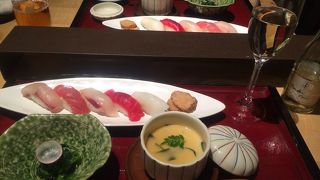 日本庭園を眺めながらお寿司♪