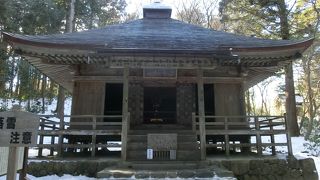 金色堂そばの渋いお堂