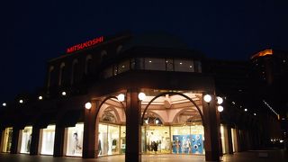 高級感のある落ち着いた百貨店