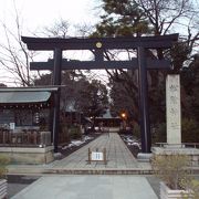 松下村塾で多くの門人を育成した幕末の志士吉田松陰先生の神社で～す。