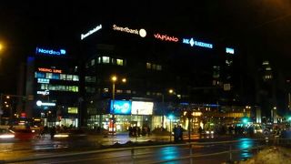 旧市街の雰囲気から一転現代的な街並み