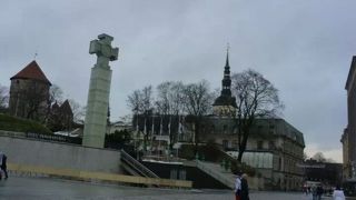 独立戦争記念碑がある広場