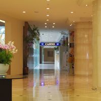 カジノは夜が盛り上がります、昼間は閑散としてます