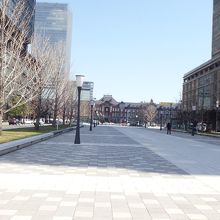 東京駅方向の大通りとクロスするところ。