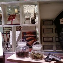 センスの良いキッチン雑貨が並びます。