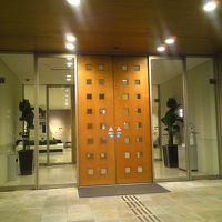 入り口です。マンションの入り口のようです。