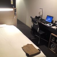 ちょっと狭いですね。。LAN、WIFIとも無料です。