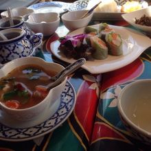 少し辛いスープと生春巻き 春巻き美味しかった