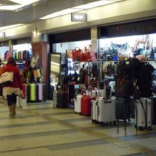 豊富な商品が店頭いっぱいに