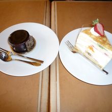 左はショコラキャラメル、右はミルクレープ