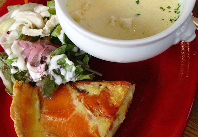 口コミだけで一杯なのも納得､キッシュとパンかなり◎