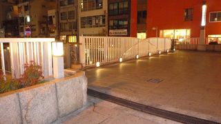 名前とは反対の言い伝えがある橋