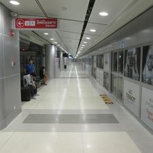 スワプンナーム空港駅