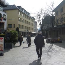 この奥の方にあります