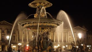 フランス革命を象徴する歴史ある広場