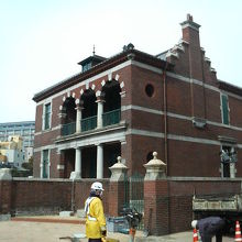 旧英国領事館は周囲で工事中でした。