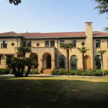 これが「ベーリックホール」全景です