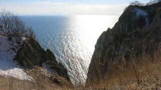 海から眺めると全景が見える