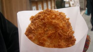 店頭でコロッケ