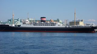 氷川丸は日本郵船の所蔵です。