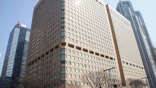 よく見るとツインビル