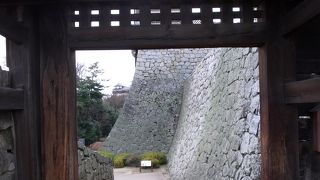 天守も立派ですが、城を守る防御が面白い