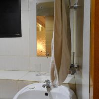 タオル掛けと洗面台の位置が残念