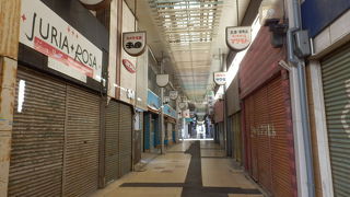 レトロな建物がある