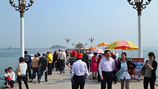中国人でにぎわう桟橋