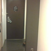 入口側．左がバストイレの部屋です