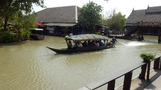 運河のあるテーマパーク