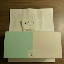 「つき」を6個詰め合わせてもらいました．