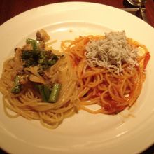 友人とシェアー、二種類を盛り合わせてくれる。