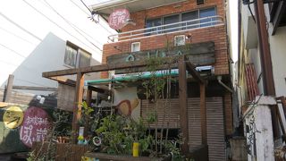 卓球やダーツ、TVゲームなどができるバー