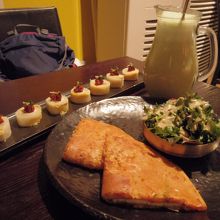 ・キウイマッコリ・焼きチーズとキムチチヂミ・白キムチ豆腐ロー