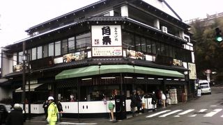 町並みを眺めながら食事できる