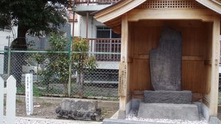 私費を投じ事件の風化を防ぐために建立そうで～す。明治の人は凄い～