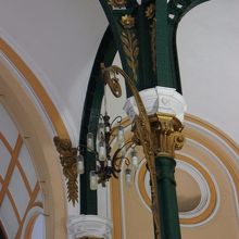 柱もきれいに装飾されています