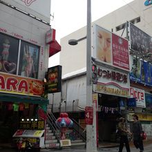 賑やかな町並み