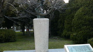 様々な願いが込められた広島の平和の像