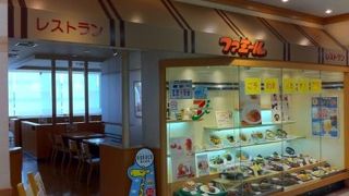 ファミレスです