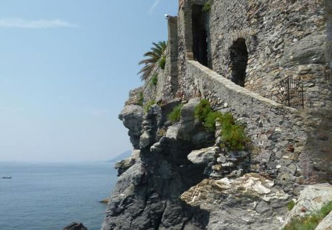 カモーリの岬に立つドラゴン城♪