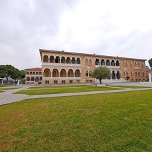 隣りが大主教館