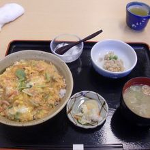 桜えびの卵とじ丼定食 ７５０円