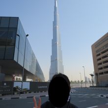 メトロ出てすぐのドバイモール行きバス停です。