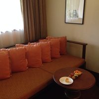 スイーツ＆フルーツのサービスは毎日。１コ食べちゃった…