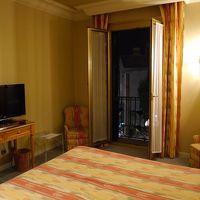 目の前にカテドラル　内装はクラシック