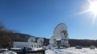 一般見学もできる宇宙電波、太陽電波を観測する天文台
