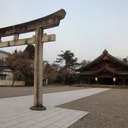 早朝の静かな富山県護国神社