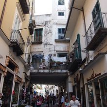 ドゥオーモから通りは北に延びていきます